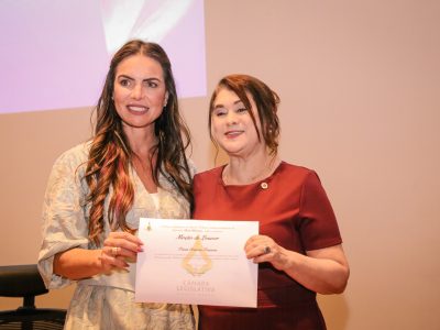 Presidenta do Cofecon recebe Menção de Louvor da CLDF 