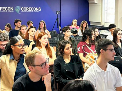 Comitiva de estudantes e professores da Univille visita o Cofecon 