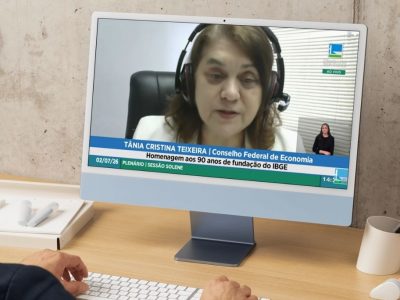 Presidenta do Cofecon homenageia os 90 anos do IBGE em sessão solene na Câmara dos Deputados